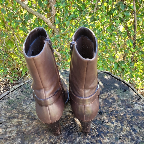 Women Vintage Leather Brown Ankle Boots By Etienne Aigner Size 7M/Women Designer - Picture 4 of 8